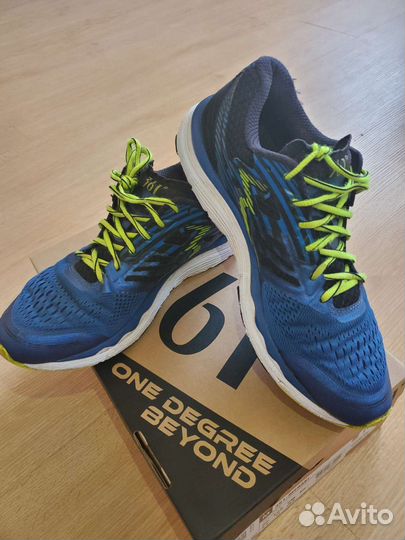 Кроссовки новые