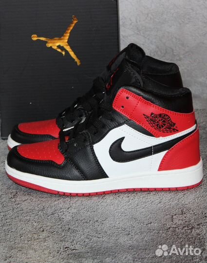 Кроссовки Nike Air Jordan 1