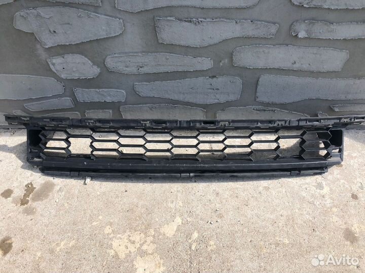 Решетка переднего бампера Skoda Karoq