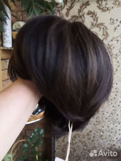 Парик тёмный шатен, короткий. Новый