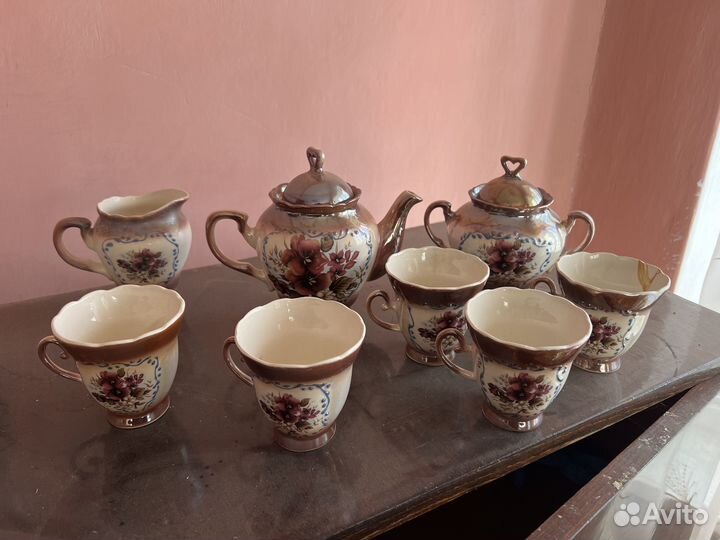 Посуда старая вроде фарфор