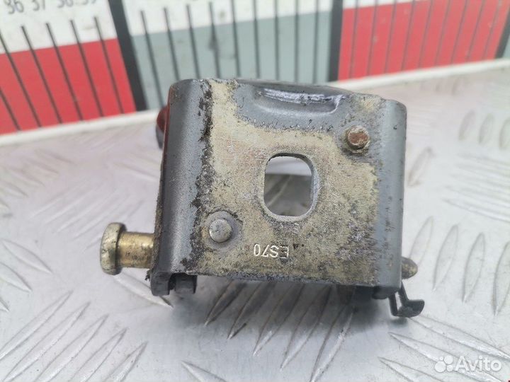 Петля двери задней левой Peugeot 307