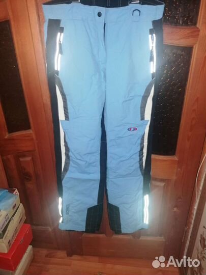 Фирменный горнолыжный костюм