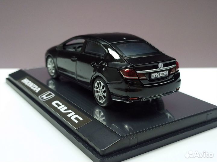 1:38 Honda Civic 4D Black
