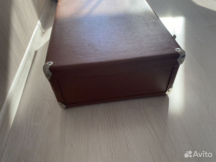 Винтажный чемодан