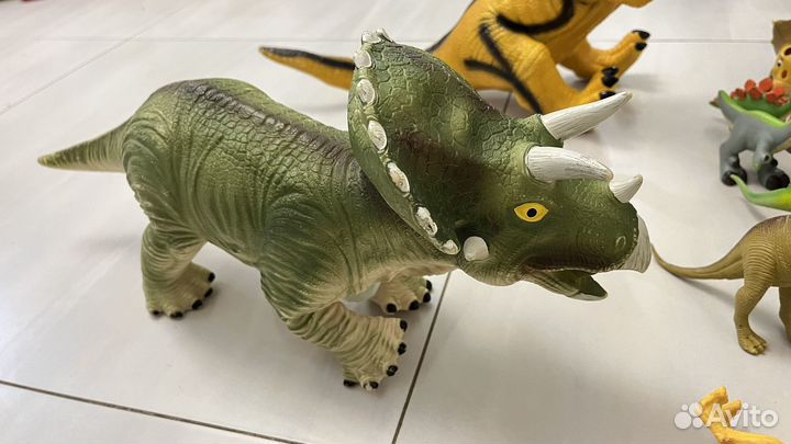 Динозавры игрушки