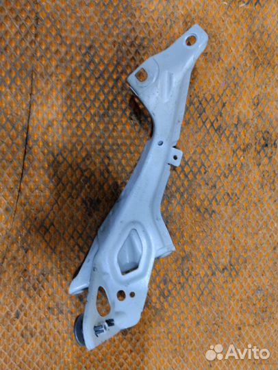Кронштейн крепления крыла Audi A6 C7 C7 cgwb 2012