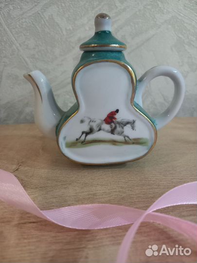 Чайники фарфоровые миниатюрные