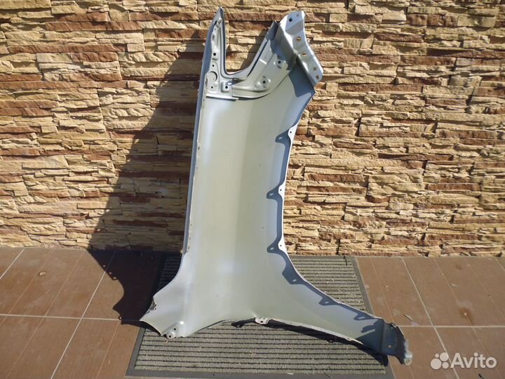 Переднее правое крыло toyota land cruiser 200