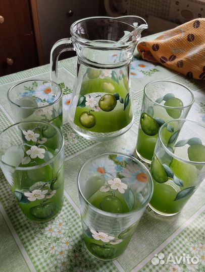 Кувшин со стаканами