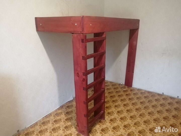 Кровать