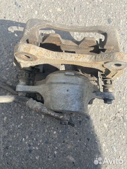 Суппорт тормозной передний левый Kia Optima 3