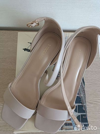 Босоножки женские