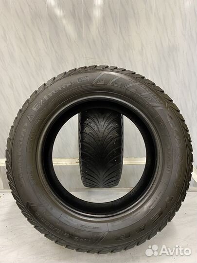 Goodyear UltraGrip Extreme 215/65 R16 98