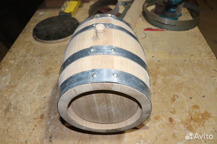 Профессиональный рамщик и работник в бондарный цех