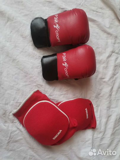 Перчатки и наколенники для единоборств