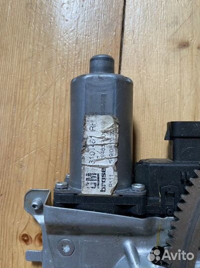 Правый механизм стеклоподъемника