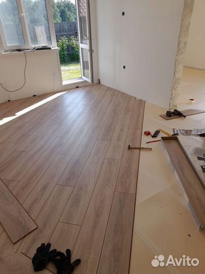 Укладка кварцвинила, Укладка ламината