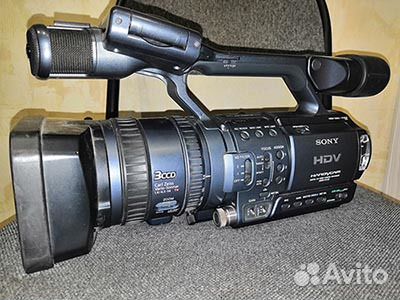 Профессиональная видеокамера