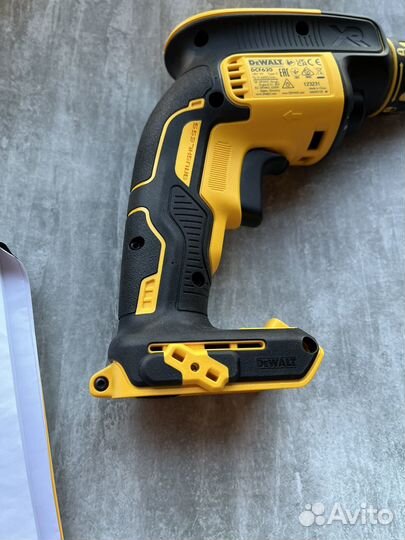 Шуруповерт по гипсокартону Dewalt dcf620