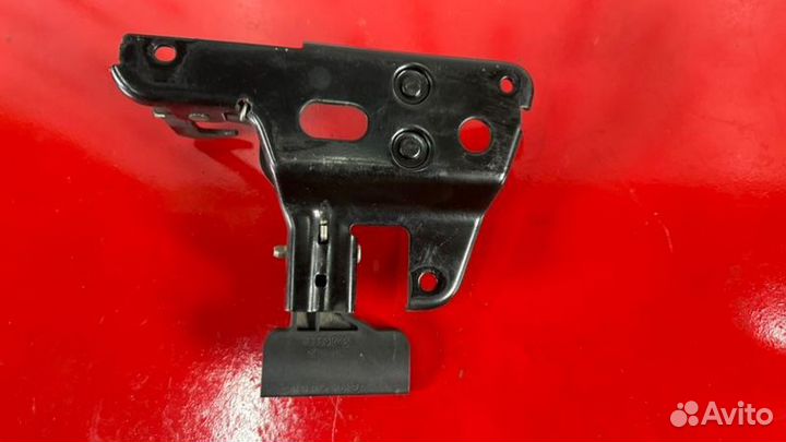 Замок капота Audi A6 C6 2.8 ccea 2010