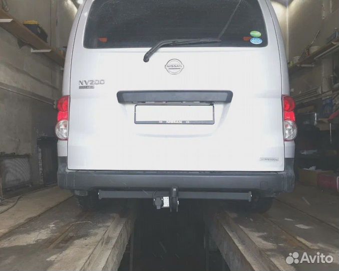 Фаркоп Nissan NV200 2009+