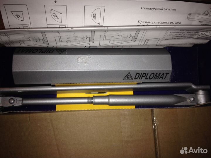 Доводчик на дверь