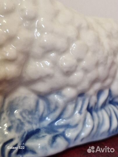 Фарфоровая фигурка ручной работы Овечка Гжель