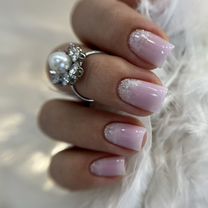 Модель на маникюр