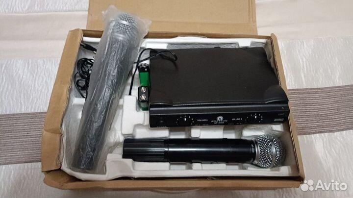 Вокальные Arthur forty 2 микрофона на одной базе