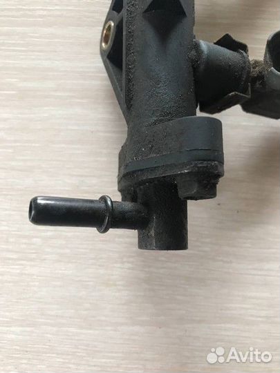 Рейка топливная (рампа) Kia Spectra