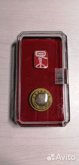 Набор значков в коробочке