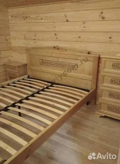 Кровать из массива дерева