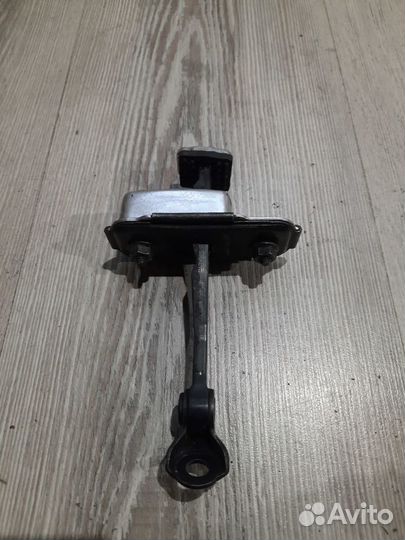 Ограничитель двери Kia ceed 2 JD Прав