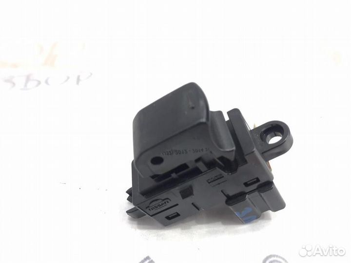 Кнопка стеклоподъемника Nissan Teana (J32) 2012