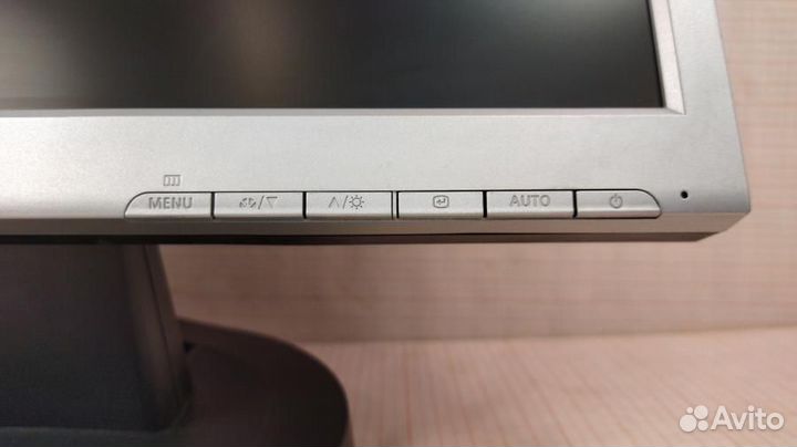 Монитор б/у 17