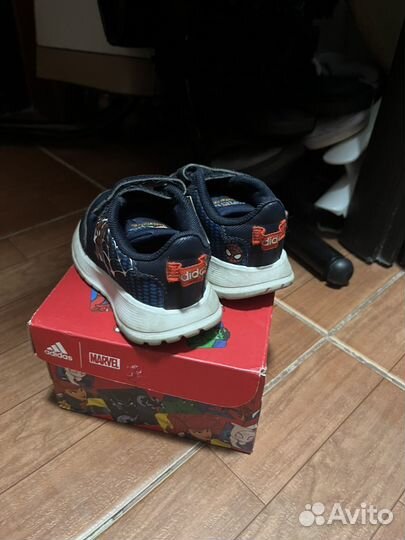 Кроссовки adidas