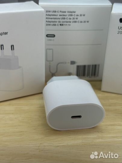 Зарядка на iPhone провод и блок