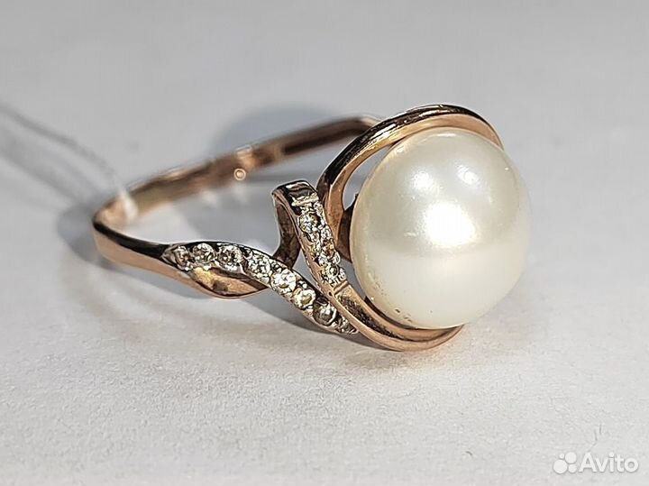 Золотое кольцо с камнем 18р