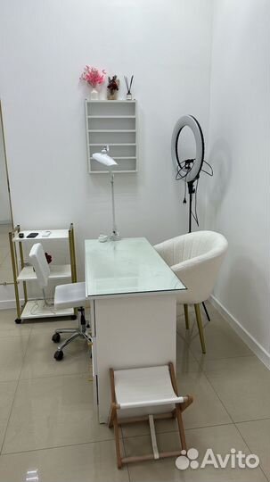 Маникюрный стол