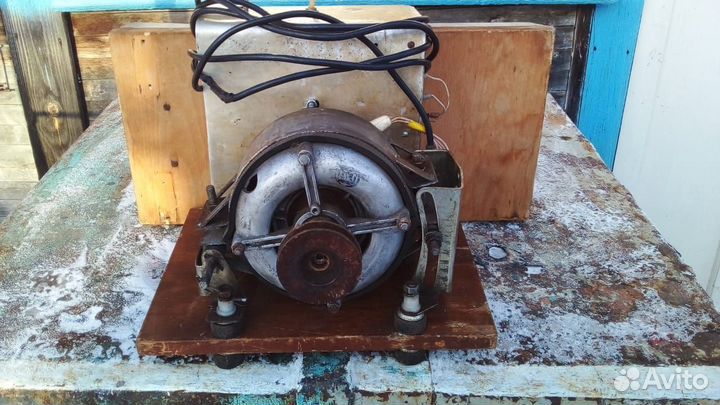 Электродвигатель с электрооборудованием управления