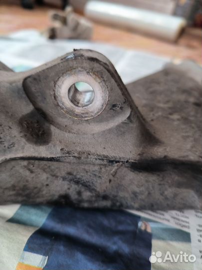 Нижний рычаг передней подвески Lexus gs awd 2010