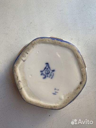 Старинные шкатулки, вазочки