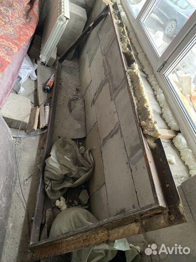 Дверь металлическая. С замком, ключем