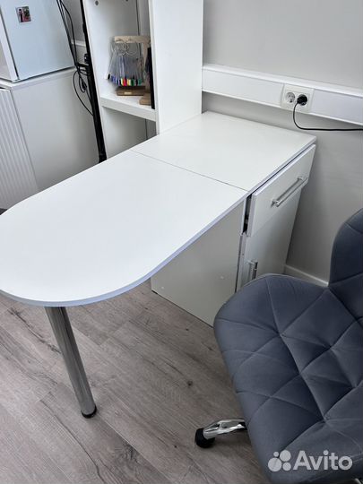 Маникюрный стол складной