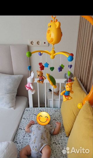 Мобиль на кроватку жирафики