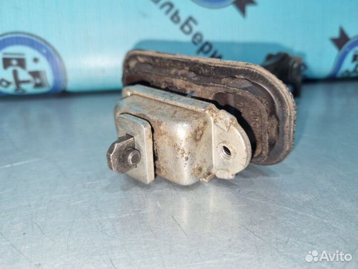 Ограничитель двери задний правый Nissan Qashqai