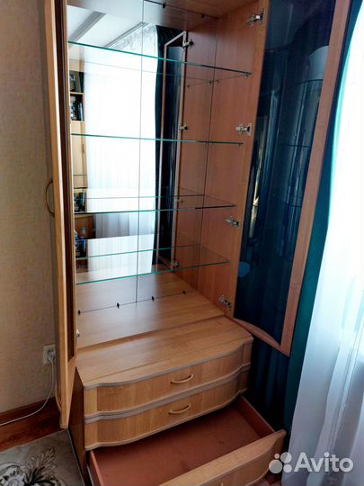 Шкаф бу (сервант) в зал / гостинную