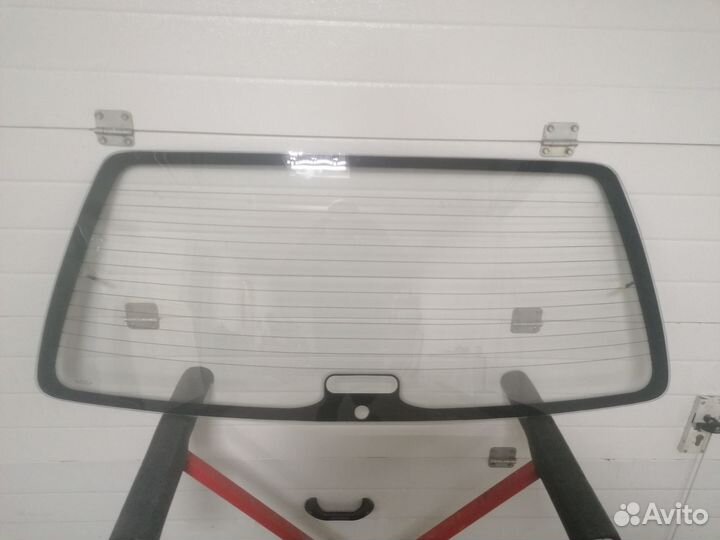 Заднее стекло VW Passat B3 (универсал)