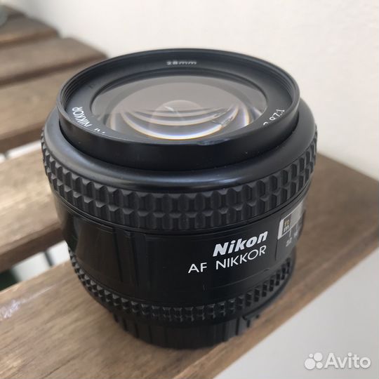 Объектив Nikon 28mm f/2.8D AF